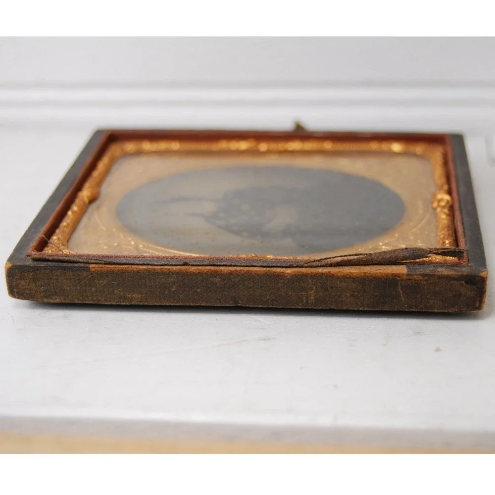 Antique Daguerrotype photo Possible Post Mortem Tintype Women‎ picture frame